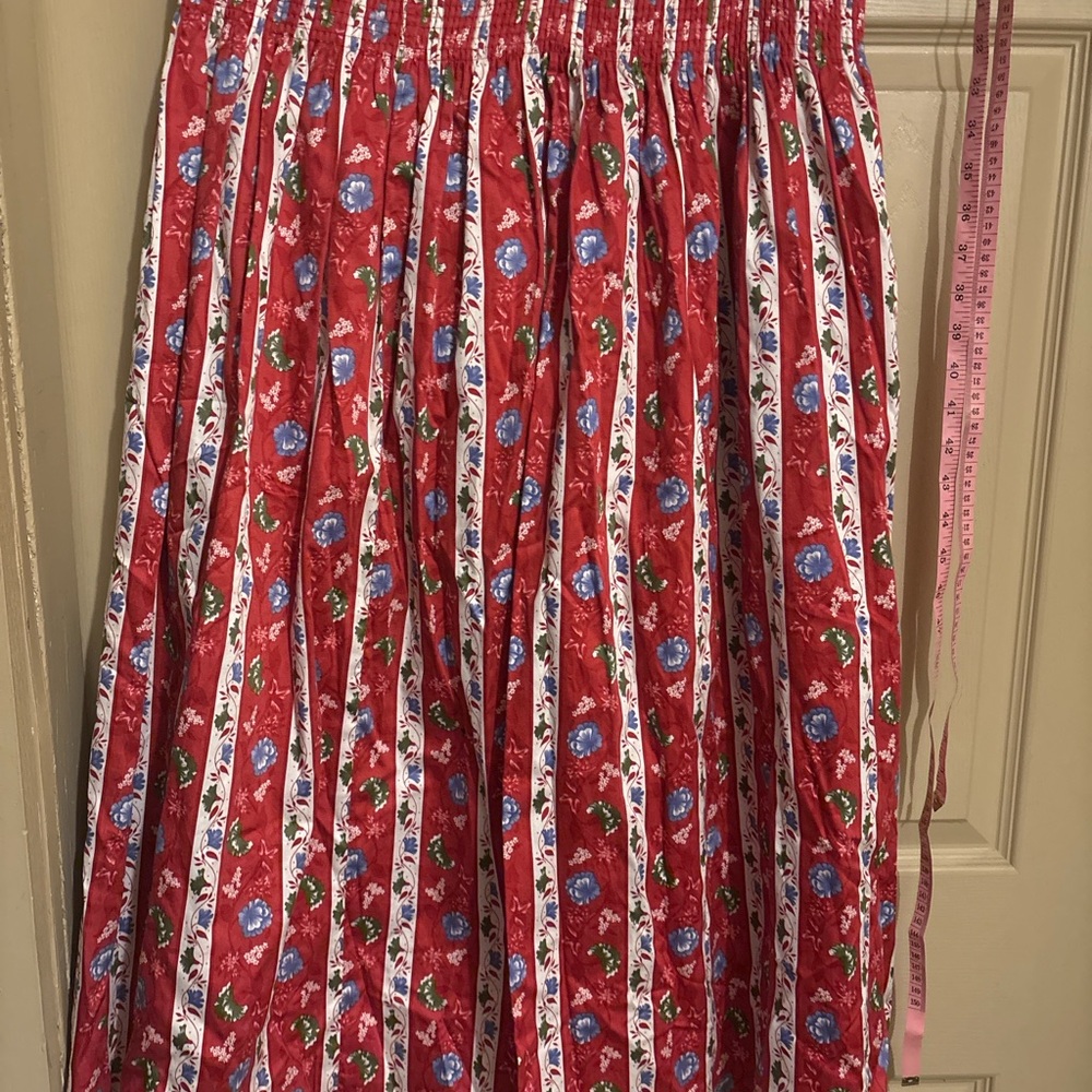 Floral A-Line Skirt in Red by Alpen Trachten - Picture 2 of 2